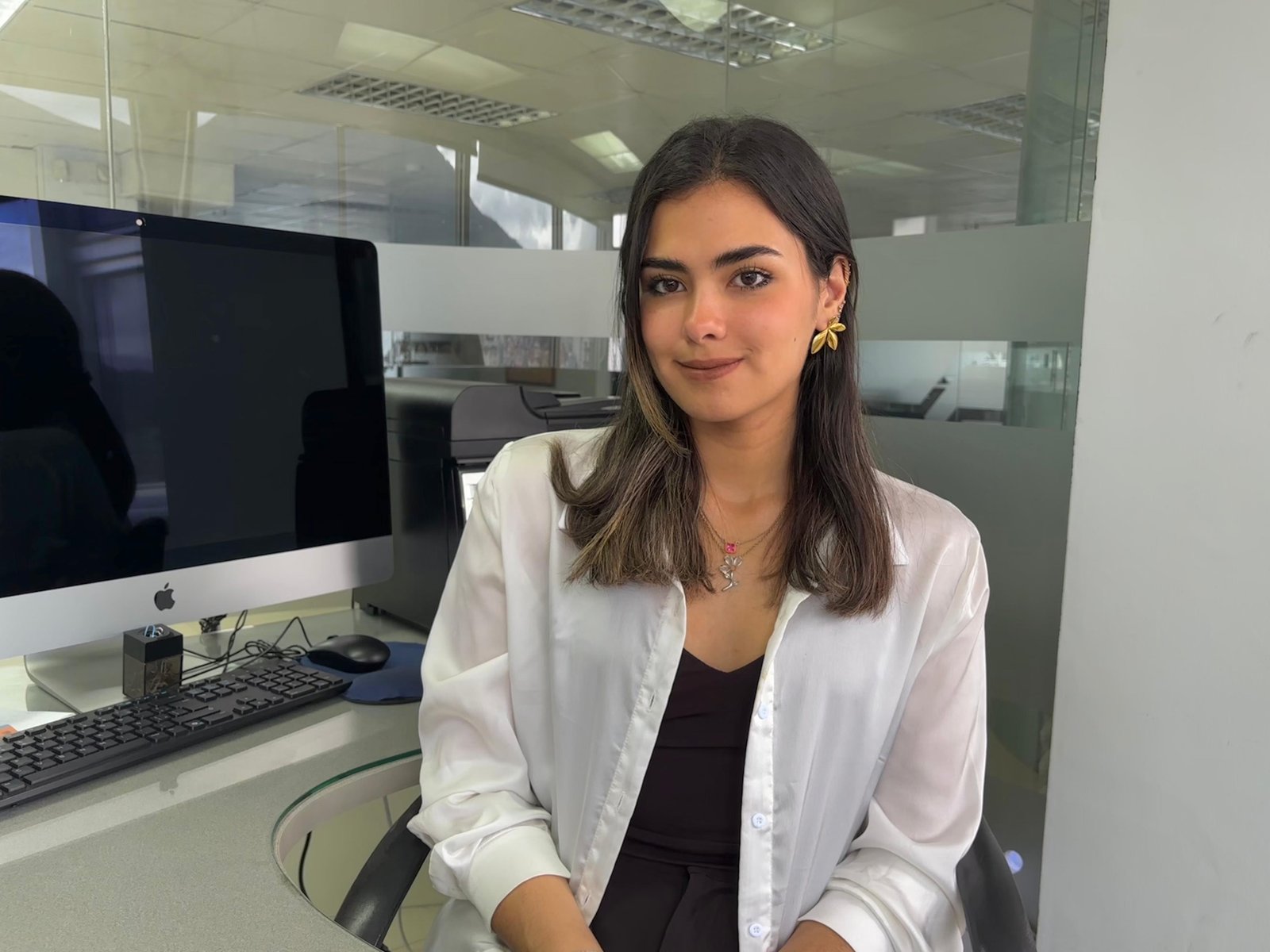 Victoria Beltrán en su consultorio terapéutico